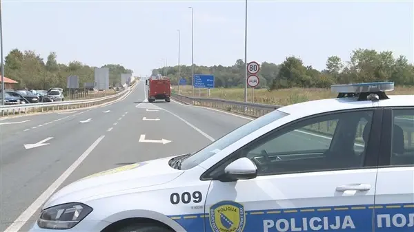 Teška saobraćajna nesreća na brčanskoj obilaznici, poginuo vozač traktora