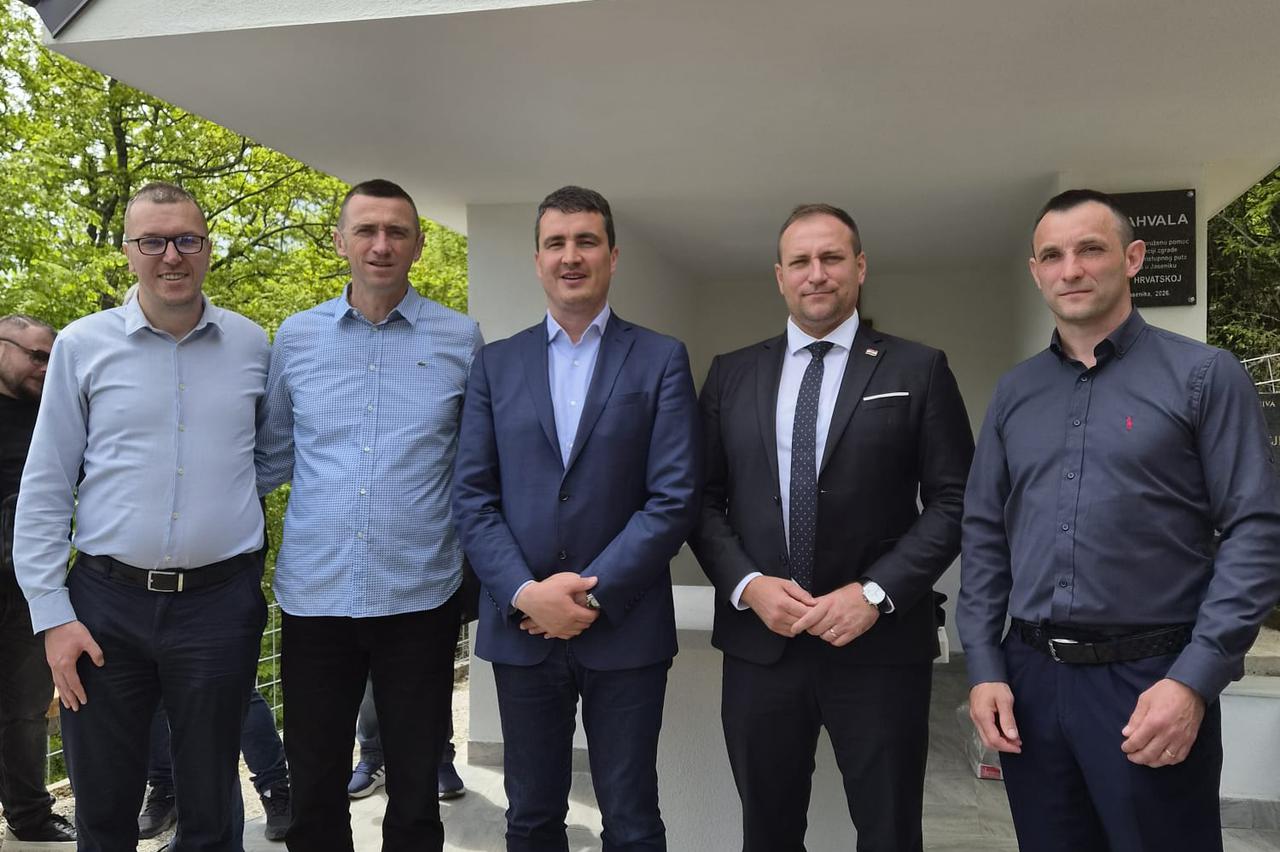 Misa i blagoslov polja u Jaseniku okupili vjernike i izaslanstvo iz Hrvatske