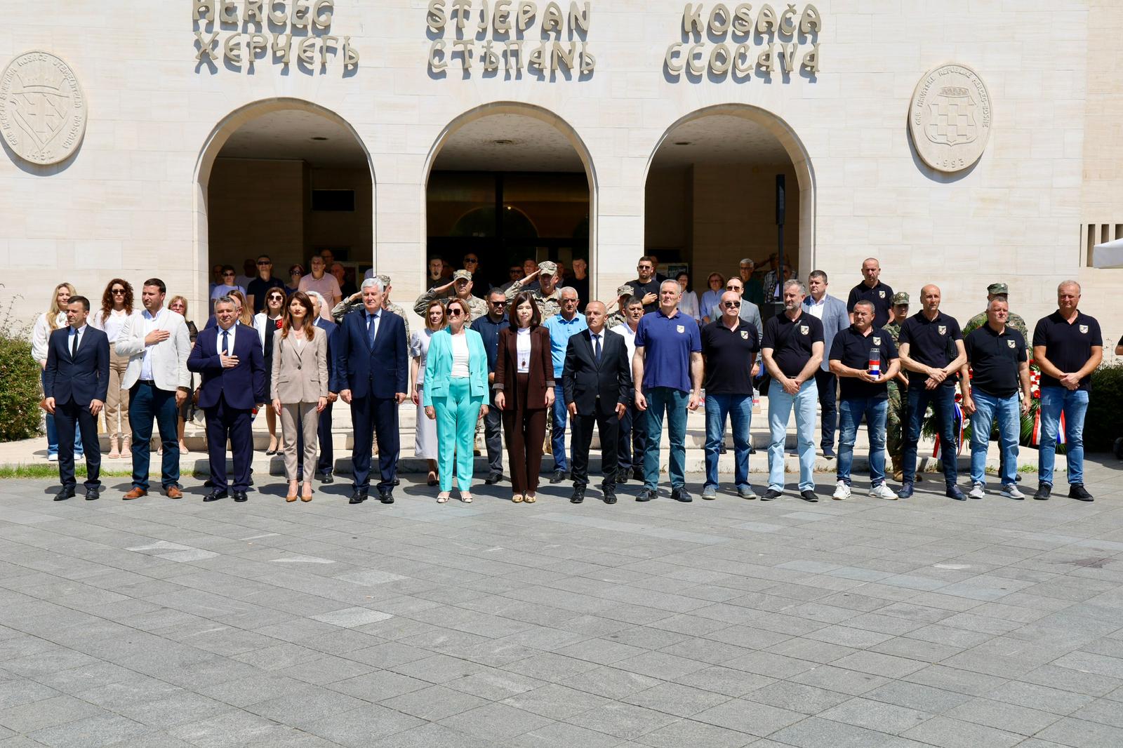 Obveza današnjih generacija je očuvati istinu o Domovinskom ratu te spriječiti pokušaje prekrajanja povijesti