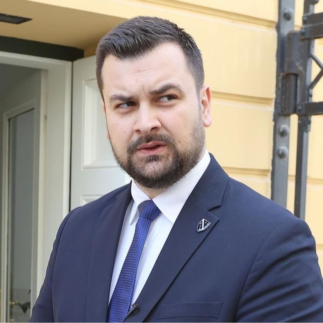 Što je Hodžić htio poručiti s ljiljanima na sakou u emisiji Otvoreno?