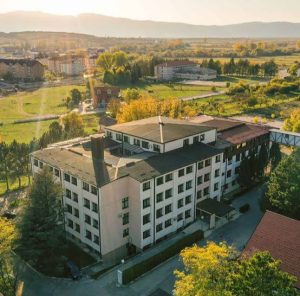 Liječnik vrijedi četiri puta više tek kada da otkaz: Kako politika gasi požar benzinom