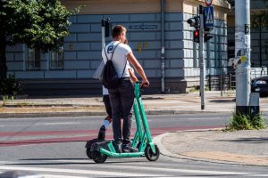 Uskoro zakon o električnim romobilima u BiH: Što se sve mijenja i koja je oprema obvezna
