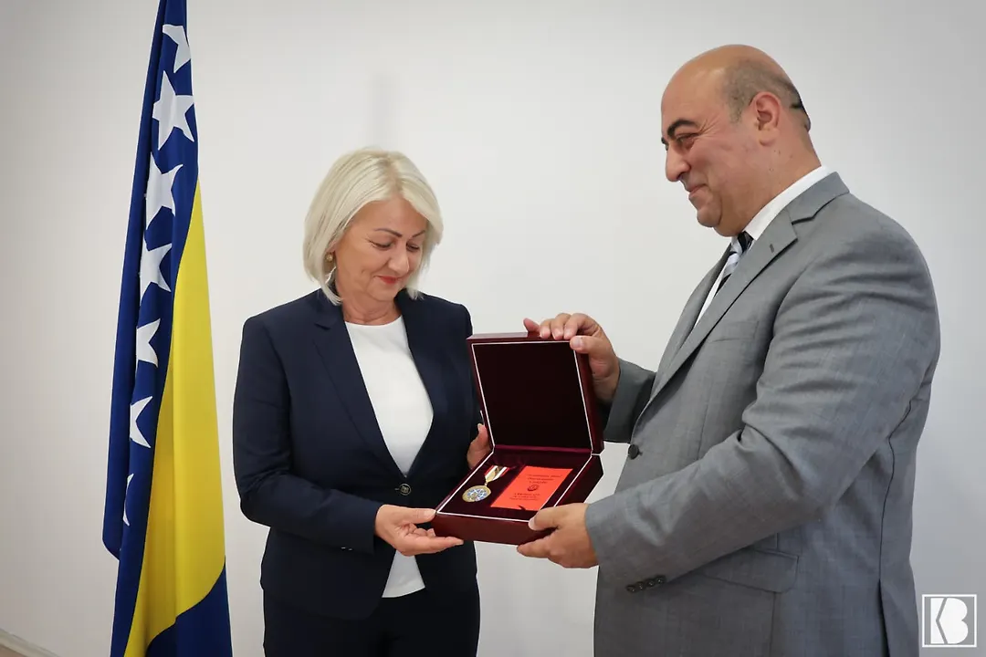 Krišto u Mostaru primila Zlatno odličje za potporu slobodi i profesionalnosti medija